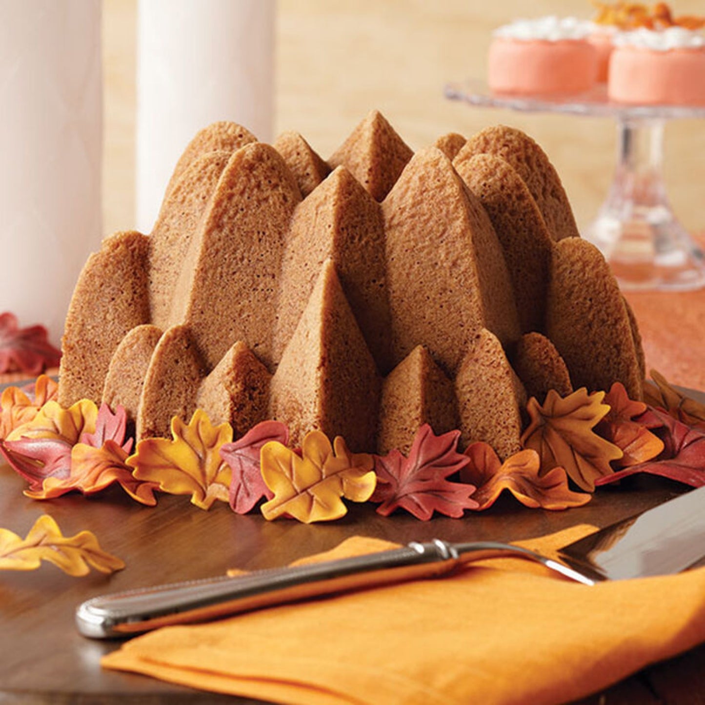 CASCADE mould, sponge cake and tart mould for oven, double non-stick layer, long-lasting cast aluminium, uniform cooking, Rose Gold colour, diameter 24cm, height 11cm, 2 litres.