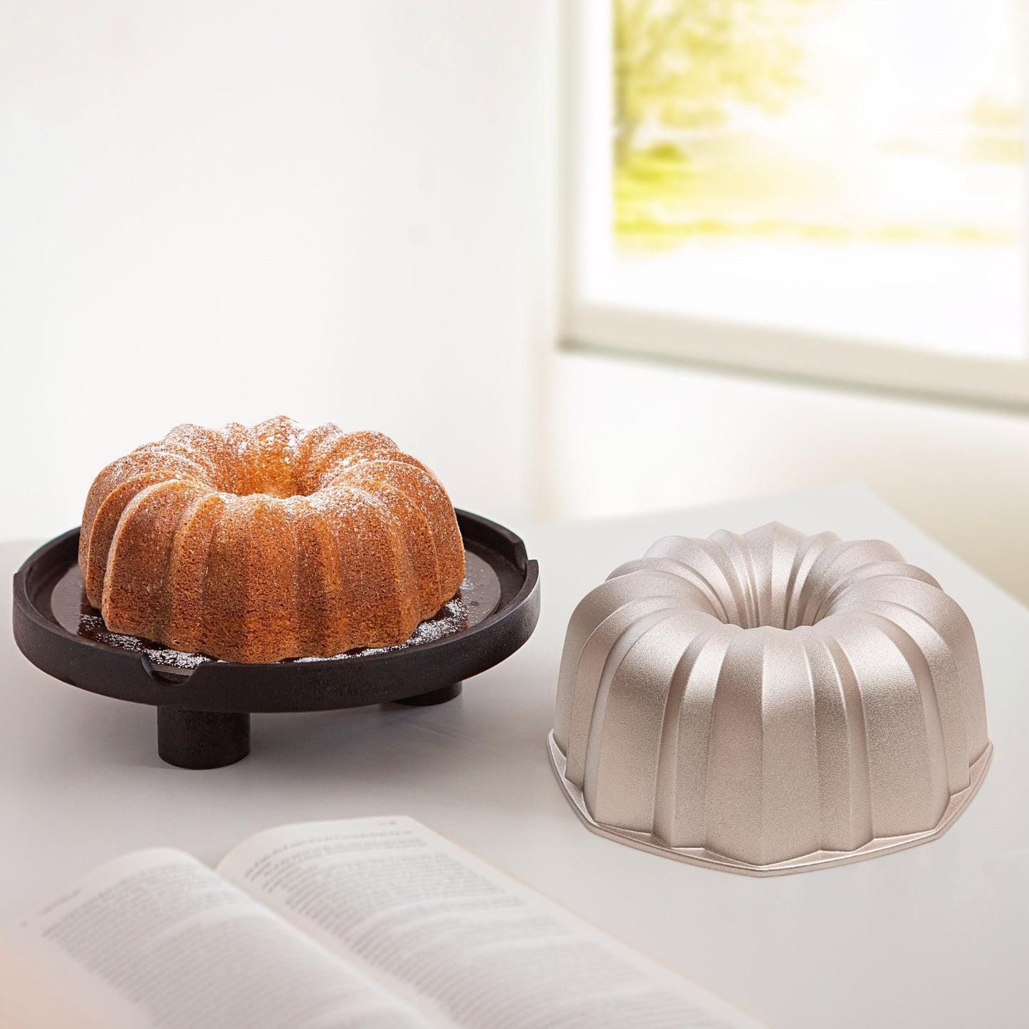 FLOW mould, sponge cake and tart mould for oven, double non-stick layer, long-lasting cast aluminium, uniform cooking, Rose Gold colour, diameter 24cm, height 10cm, 2.5 litres.
