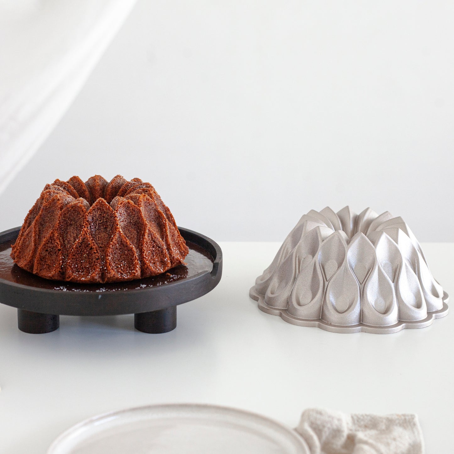 BLAZE mould, sponge cake and tart mould for oven, double non-stick layer, long-lasting cast aluminium, uniform cooking, Rose Gold colour, diameter 25cm, height 11cm, 2.5 litres.