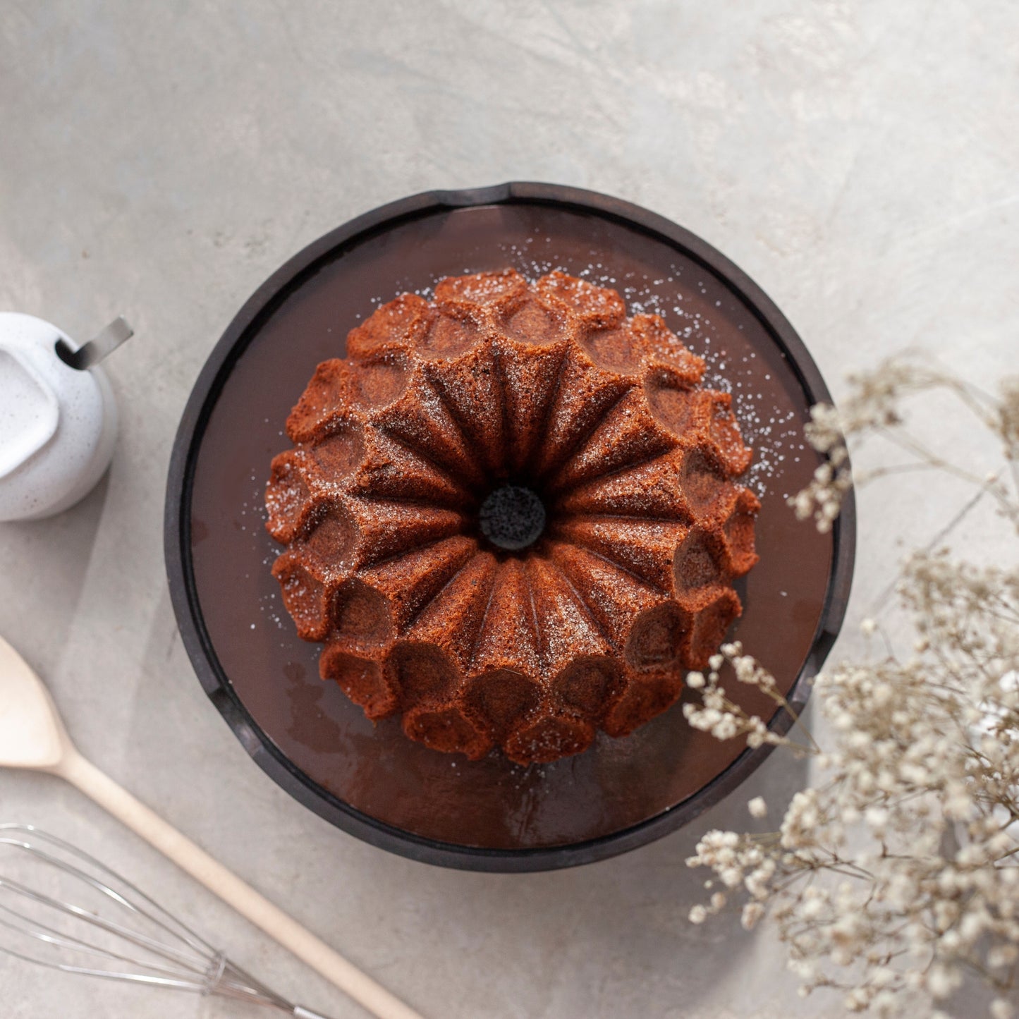BLAZE mould, sponge cake and tart mould for oven, double non-stick layer, long-lasting cast aluminium, uniform cooking, Rose Gold colour, diameter 25cm, height 11cm, 2.5 litres.