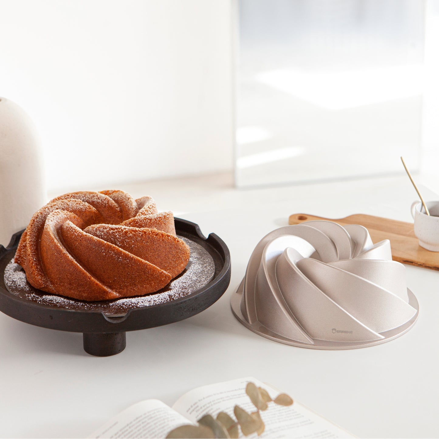 SPIRAL mould, sponge cake and tart mould for oven, double non-stick layer, long-lasting cast aluminium, uniform cooking, Rose Gold colour, diameter 24cm, height 9cm, 1.8 litres.