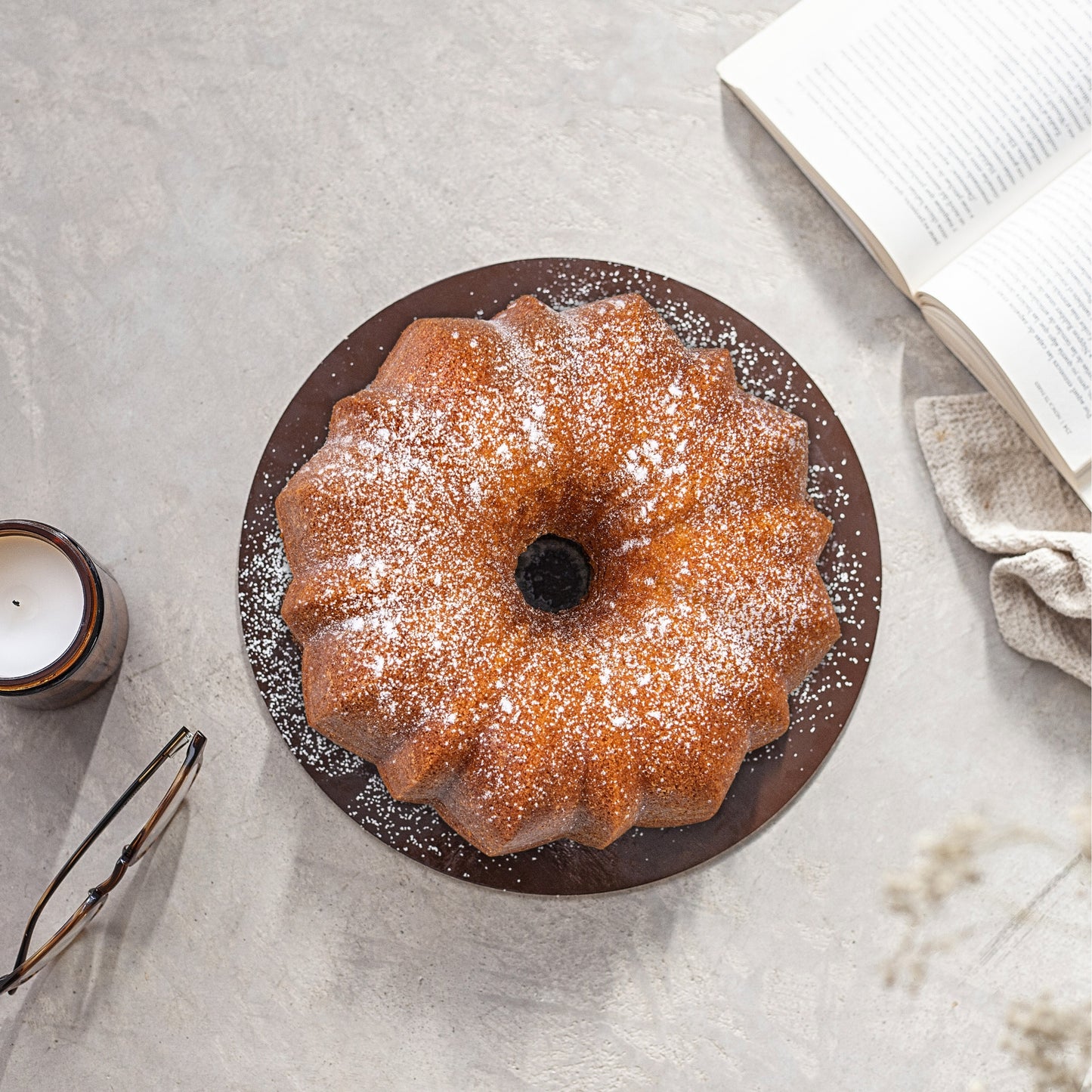 FLOW mould, sponge cake and tart mould for oven, double non-stick layer, long-lasting cast aluminium, uniform cooking, Rose Gold colour, diameter 24cm, height 10cm, 2.5 litres.