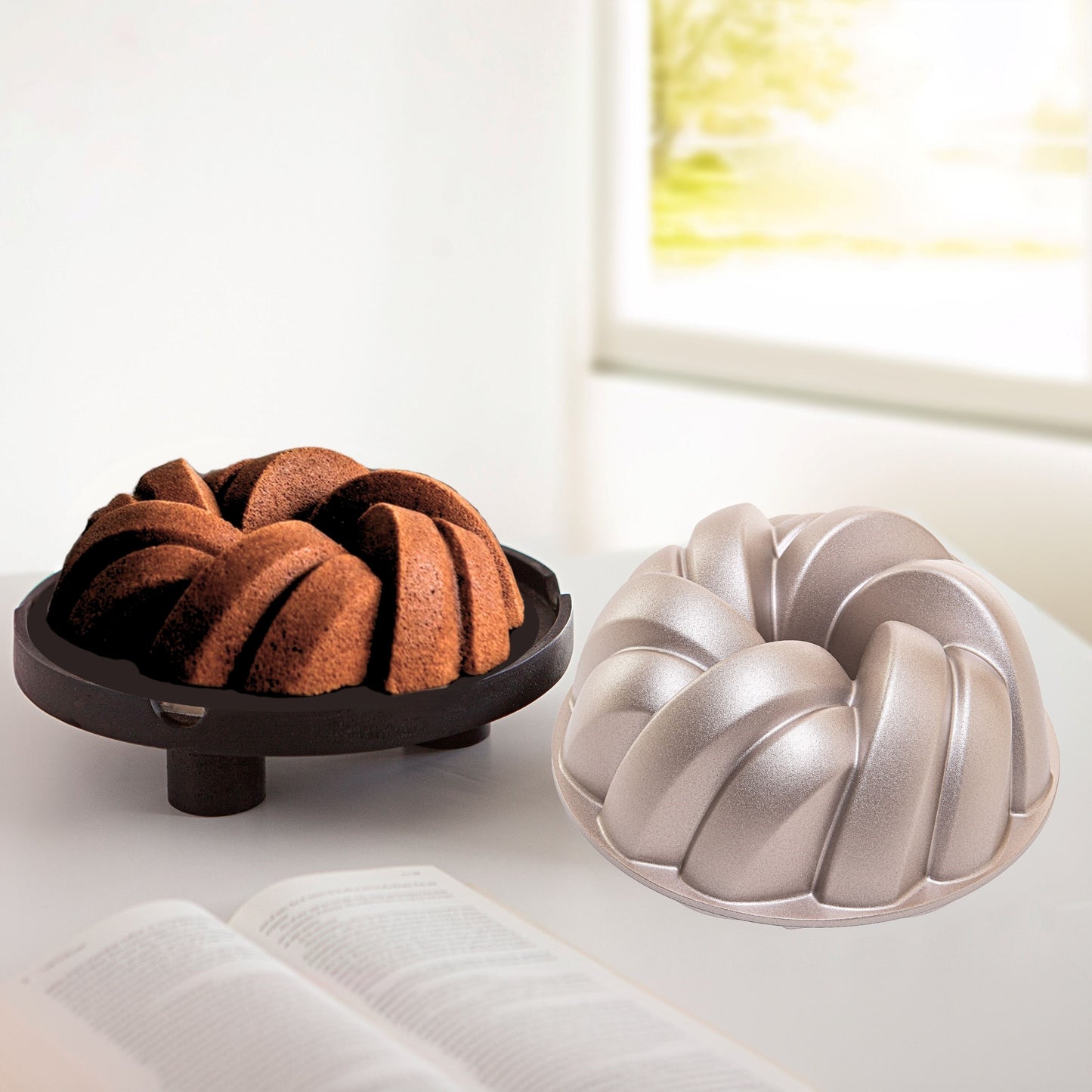 Molde PLAIT, bizcocho y tarta para horno, doble capa antiadherente, aluminio fundido de larga vida, Cocción Uniforme, Color Oro Rosa, diámetro 25cm, alto 11 cm, 2.5 litros.