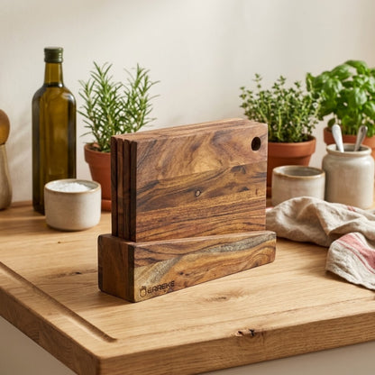 Set di 4 taglieri in legno di acacia naturale con supporto