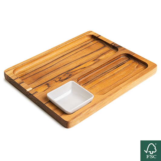 NEW ARRIVAL GUADALUPE serveerplank van natuurlijk teakhout, rechthoekig en stevig, met 3 vakken en sauskom, ideaal voor vlees, kip, vleeswaren en tapas (28×23×3,4 cm)