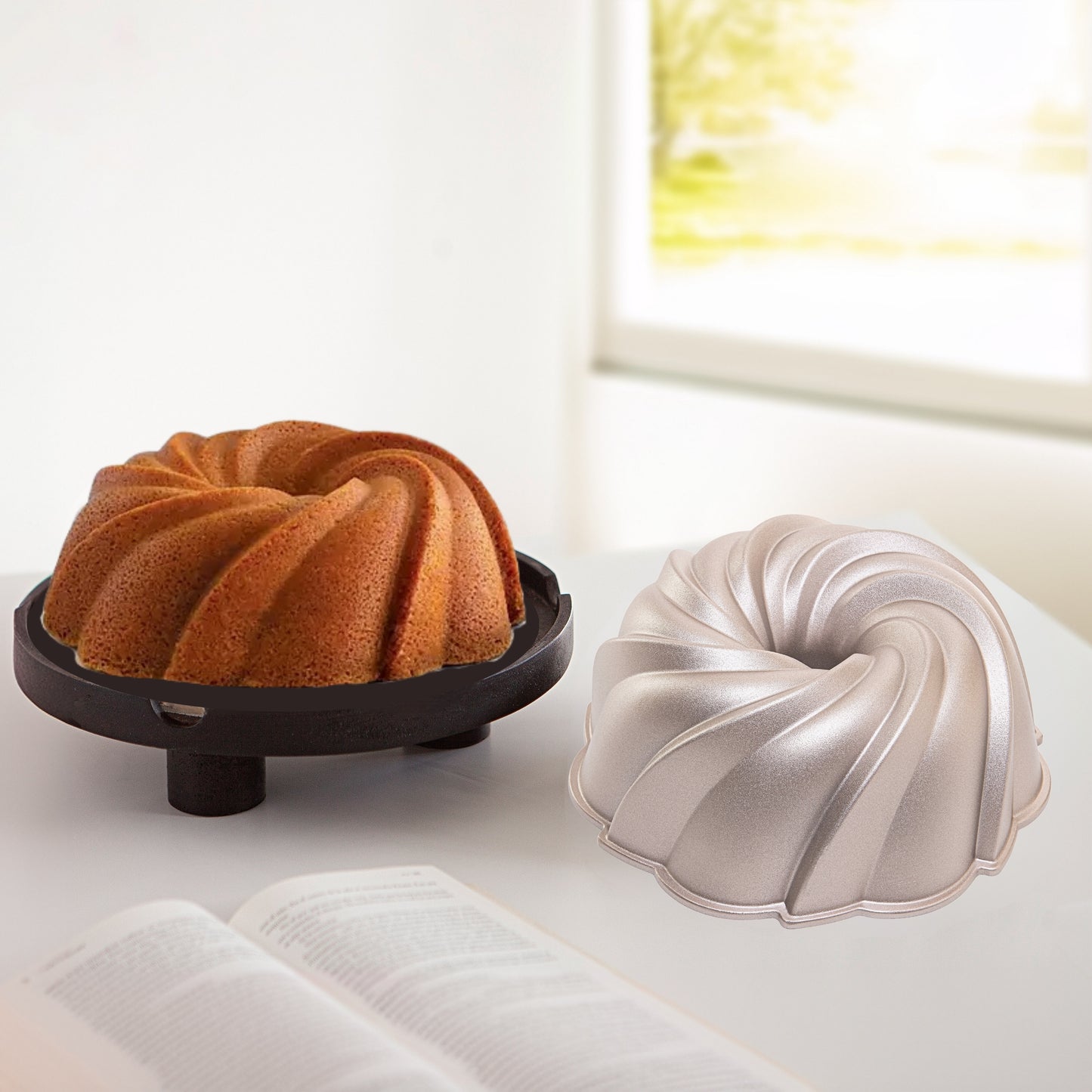 NEW ARRIVAL Molde TWIST para bizcocho y tarta, aluminio fundido con doble capa antiadherente, cocción uniforme, color oro rosa, Ø24 cm, 2.5 L