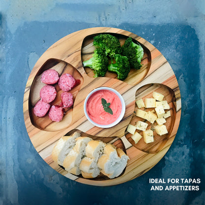 Bandeja para Servir en Madera de Teca Natural MARTINICA, resistente, con 4 compartimientos y cuenco para salsas, ideal para carnes, pollo, embutidos y tapas (35.5×35.5×2.4 cm)