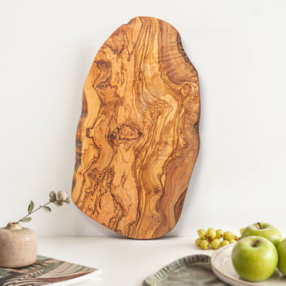 NEW ARRIVAL Tabla de Cortar ATENAS en Madera de Olivo Natural, diseño rústico artesanal para cortar y servir carne, pan, quesos y aperitivos, 43×21 cm