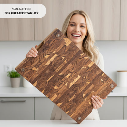 NEW ARRIVAL Tabla de Cortar SIDNEY Plus en Madera de Teca End Grain, con patas antideslizantes y ranura para jugos, 58×38×3.8 cm