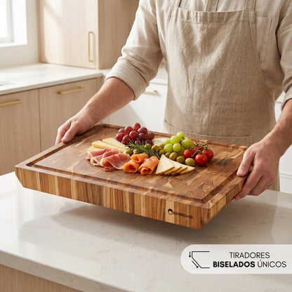 NUOVO ARRIVO Tagliere 3XL in legno di teak naturale BANGKOK, venature trasversali, peso 5 kg, spessore 5 cm. Dimensioni 50x35x5,0 cm, scanalatura per il succo.