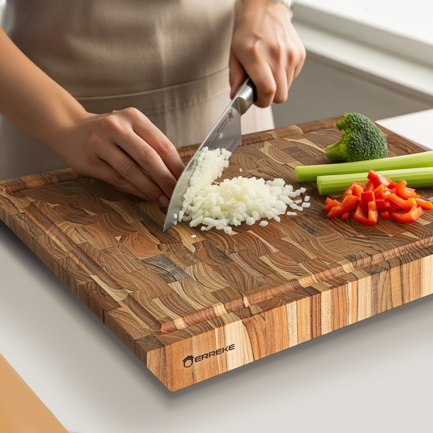 NEW ARRIVAL Tabla de Cortar 3XL en Madera Teca Natural BANGKOK, End Grain, 5 kg de Peso, 5 cm de espesor. Medidas 50x35x5.0 cm, Ranura para Jugos